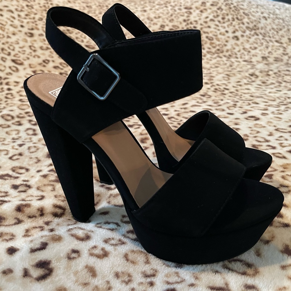 Speed Limit 98 Black size 8 Platform Heels. NIB, Never worn.